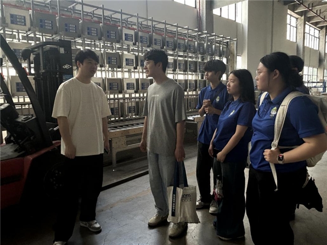 織就數字經緯 智繪產業未來——浙財管院實踐團赴紹興柯橋專題網站建設紀實